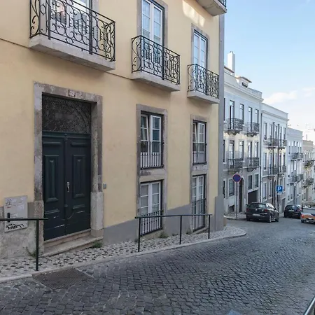 Lovelystay - Sunny Flat W/ Balcony Overseeing Graca And River Appartement Lisboa