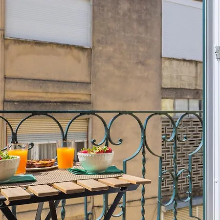 Lovelystay - Sunny Flat W/ Balcony Overseeing Graca And River Apartamento
