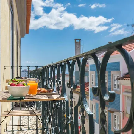 Lovelystay - Sunny Flat W/ Balcony Overseeing Graca And River Apartamento *