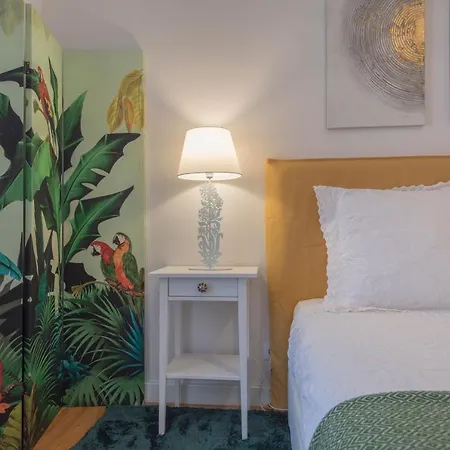 Lovelystay - Sunny Flat W/ Balcony Overseeing Graca And River