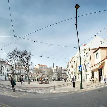 Lovelystay - Sunny Flat W/ Balcony Overseeing Graca And River *