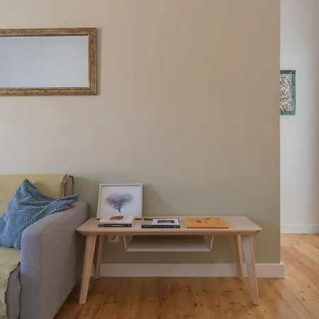 Lovelystay - Sunny Flat W/ Balcony Overseeing Graca And River Apartment *