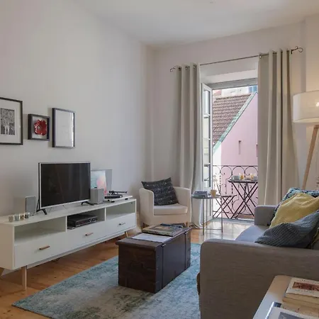 Lovelystay - Sunny Flat W/ Balcony Overseeing Graca And River Apartment *