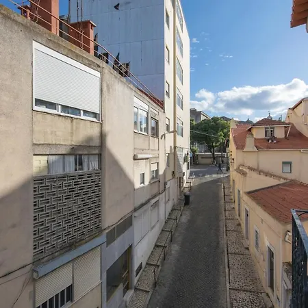 Apartment Lovelystay - Sunny Flat W/ Balcony Overseeing Graca And River *