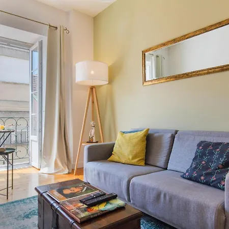 Lovelystay - Sunny Flat W/ Balcony Overseeing Graca And River * Lisbon