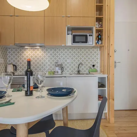 Apartment Lovelystay - Sunny Flat W/ Balcony Overseeing Graca And River *