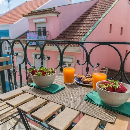 Apartment Lovelystay - Sunny Flat W/ Balcony Overseeing Graca And River *