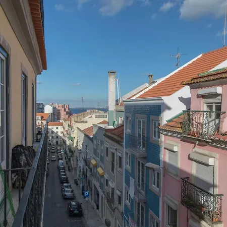 Lovelystay - Sunny Flat W/ Balcony Overseeing Graca And River *