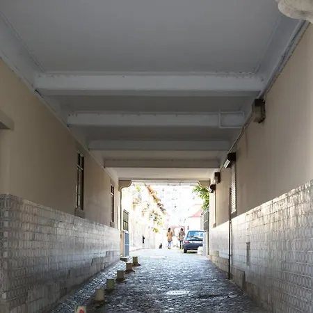 Apartment Lovelystay - Sunny Flat W/ Balcony Overseeing Graca And River