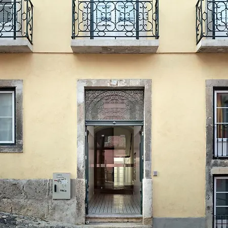 Lovelystay - Sunny Flat W/ Balcony Overseeing Graca And River * Lisbon