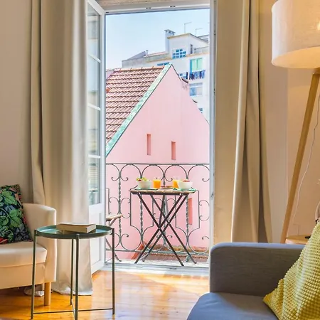 Apartment Lovelystay - Sunny Flat W/ Balcony Overseeing Graca And River Lisbon
