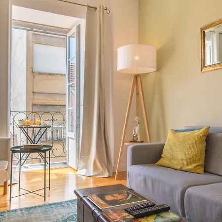 Apartment Lovelystay - Sunny Flat W/ Balcony Overseeing Graca And River Lisbon