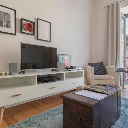 Lovelystay - Sunny Flat W/ Balcony Overseeing Graca And River Apartment