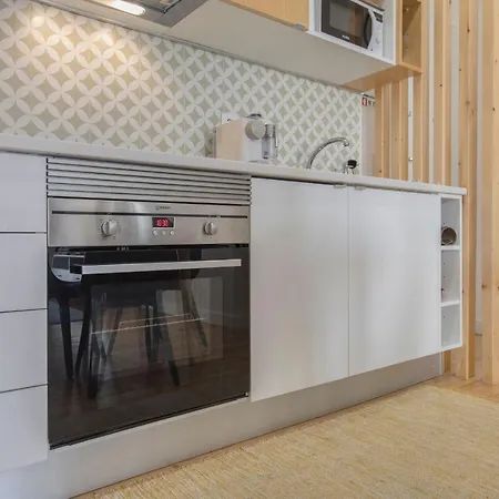 Lovelystay - Sunny Flat W/ Balcony Overseeing Graca And River Apartment *