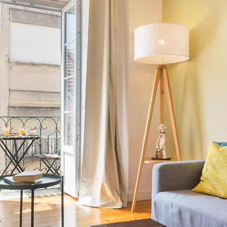 Lovelystay - Sunny Flat W/ Balcony Overseeing Graca And River