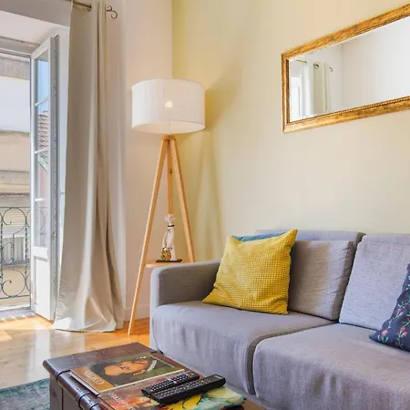 Lovelystay - Sunny Flat W/ Balcony Overseeing Graca And River Apartment Lisbon