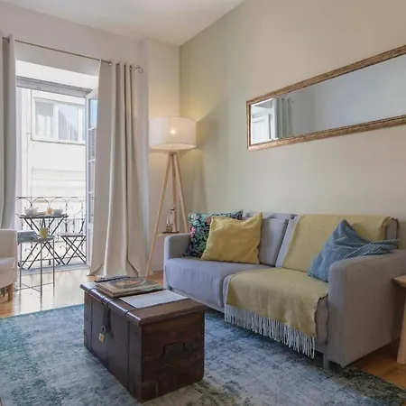 Lovelystay - Sunny Flat W/ Balcony Overseeing Graca And River Lisbon