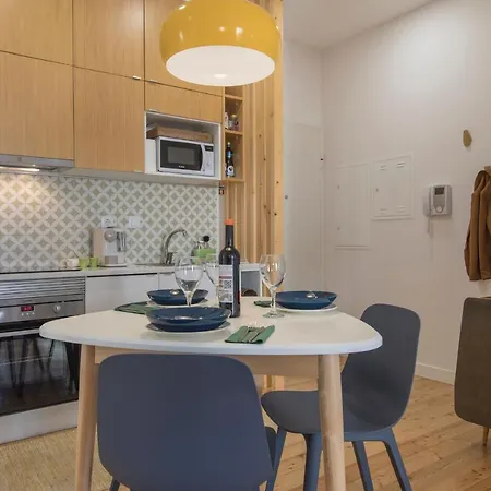 Lovelystay - Sunny Flat W/ Balcony Overseeing Graca And River Apartment *